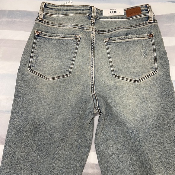 NWT Judy Blue high and waist light blue distressed jeans. NWT size 7/28 - Picture 8 of 10
